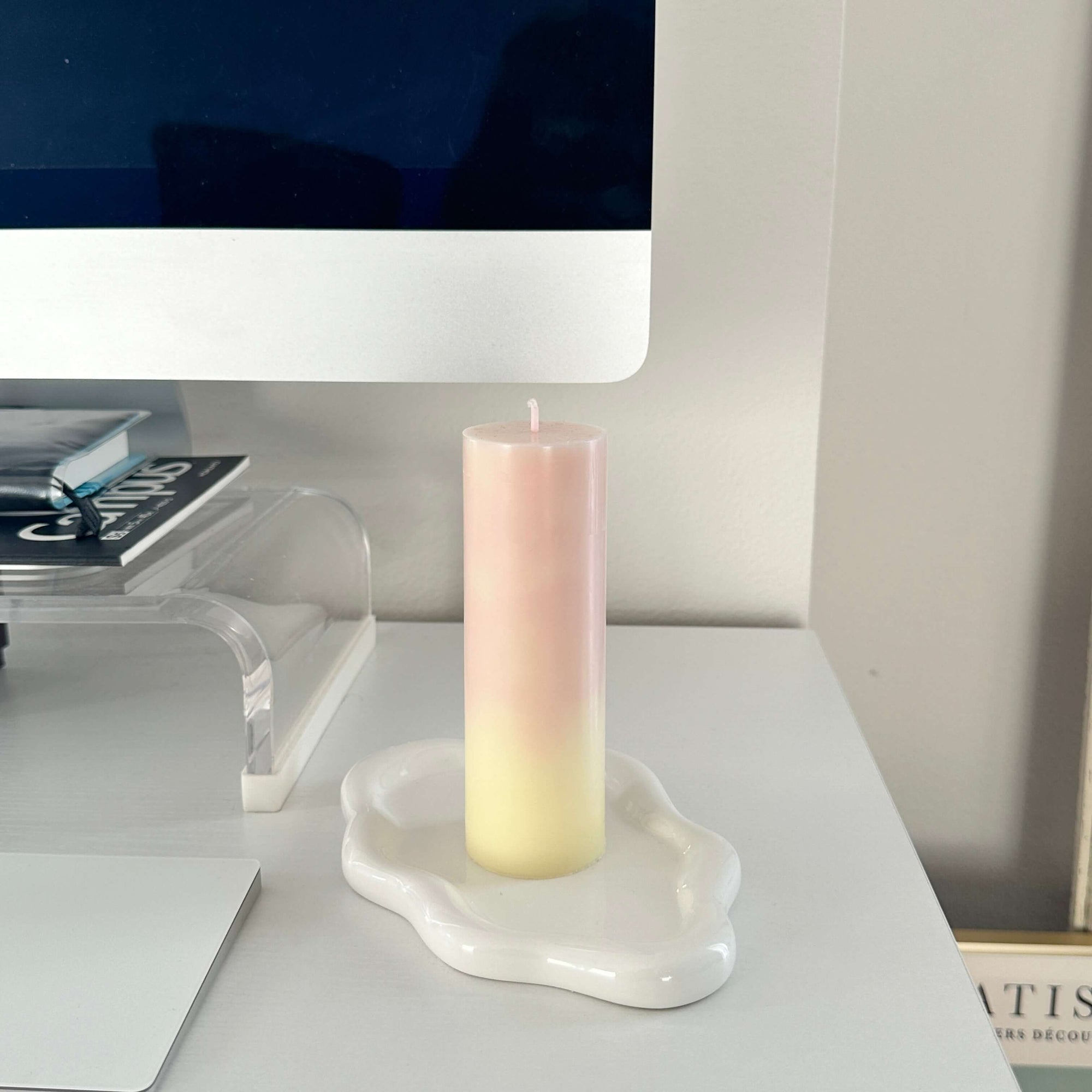 Sweet Morning - Pillar Candle 'Sweet Morning' is a 6-inch pillar candle featuring a lovely orange-to-yellow ombre aesthetic. Featuring a mixture of Lemon and Orange top notes and middle notes of Grapefruit, Mandarin, and Agave. Perfect for: Those busy mor